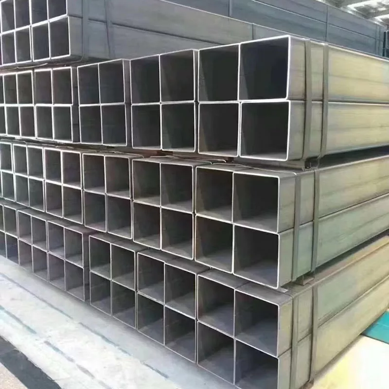 Tubo rettangolare nero a fessura dritta