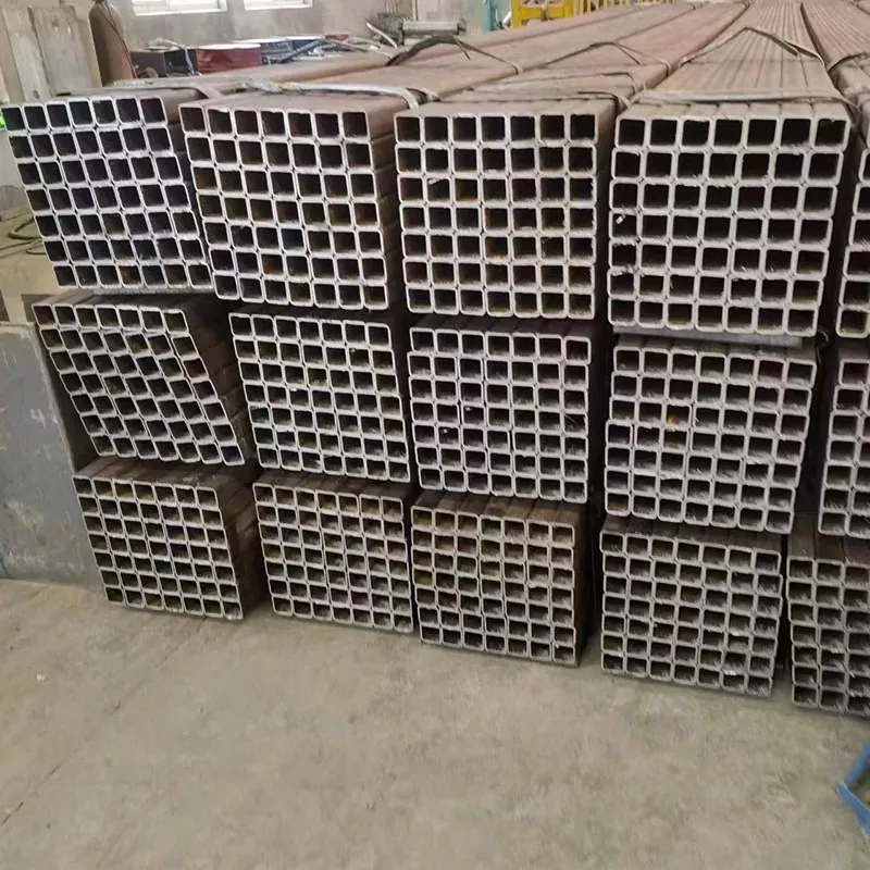 Tubo rettangolare a pareti spesse